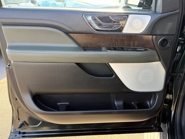 2024 Lincoln Navigator 4th Gen - Image 13 of 31