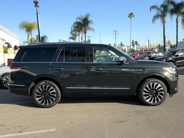 2024 Lincoln Navigator 4th Gen - Image 9 of 12