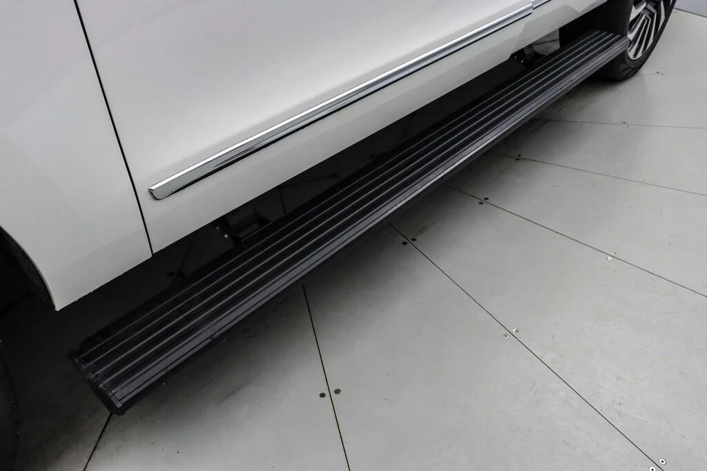2024 Lincoln Navigator 4th Gen - Image 13 of 21