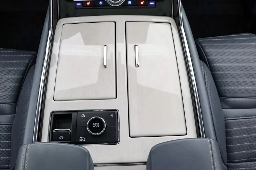 2024 Lincoln Navigator 4th Gen - Image 20 of 21