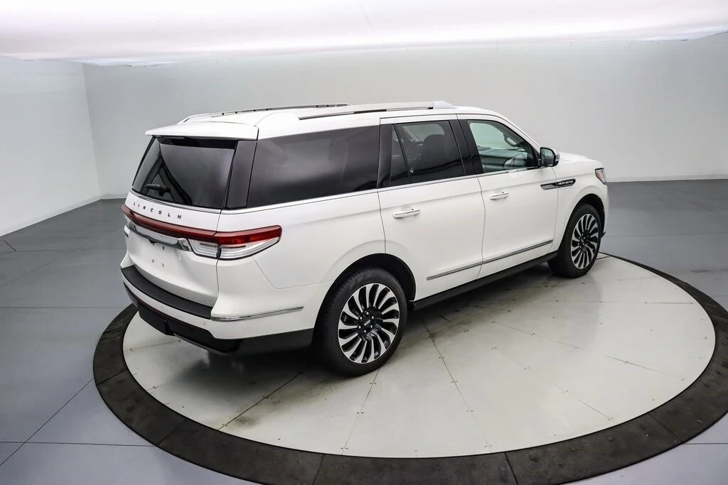 2024 Lincoln Navigator 4th Gen - Image 5 of 21