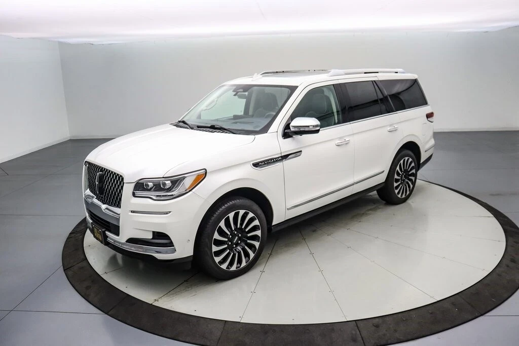 2024 Lincoln Navigator 4th Gen - Image 9 of 21