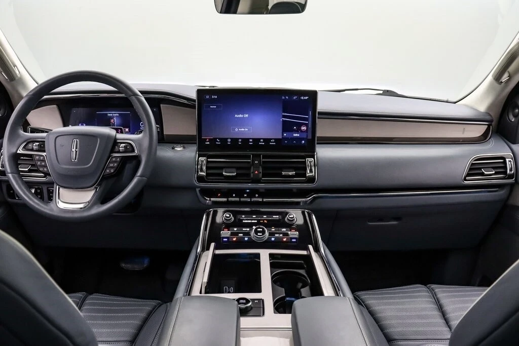 2024 Lincoln Navigator 4th Gen - Image 18 of 21
