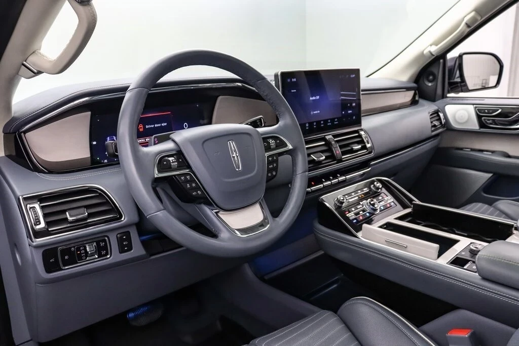2024 Lincoln Navigator 4th Gen - Image 16 of 21