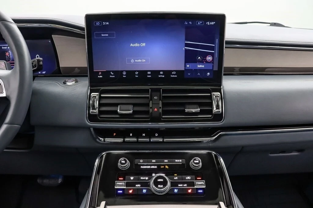 2024 Lincoln Navigator 4th Gen - Image 19 of 21