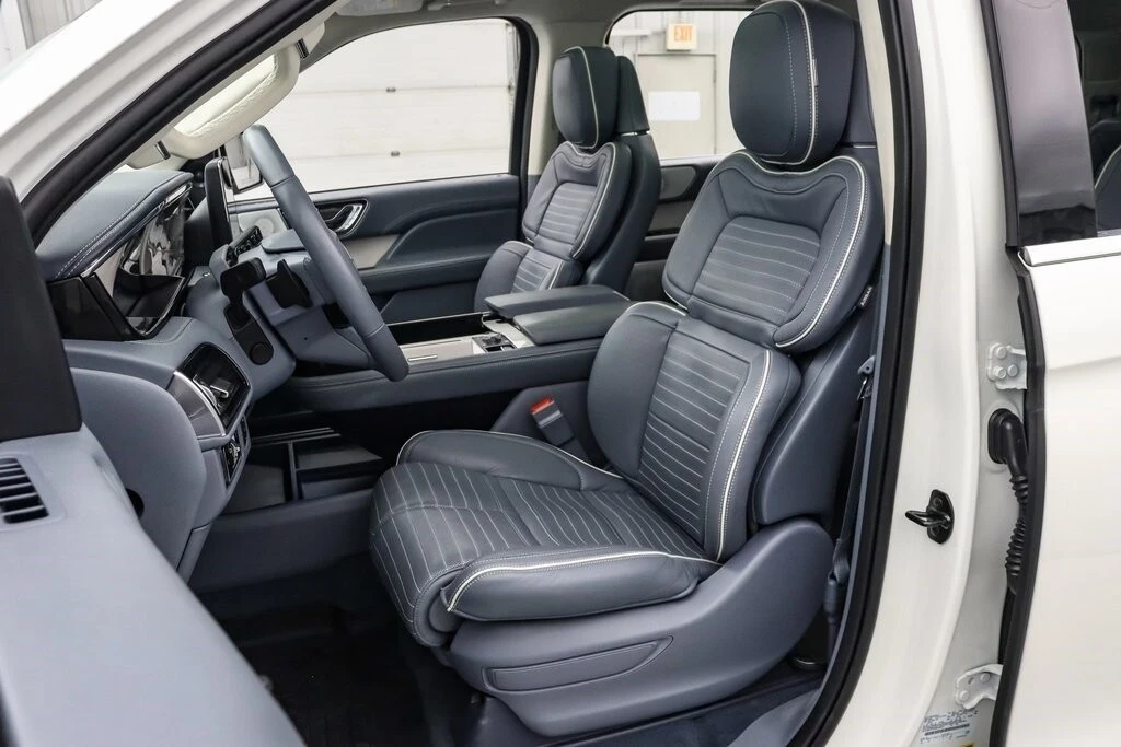 2024 Lincoln Navigator 4th Gen - Image 15 of 21
