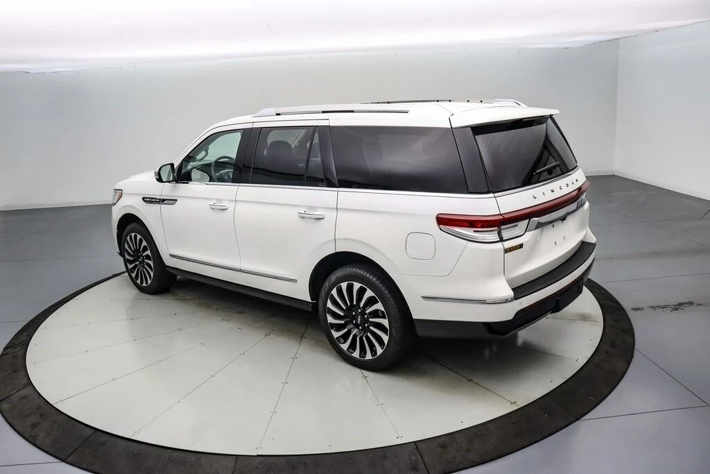 2024 Lincoln Navigator 4th Gen - Image 7 of 21