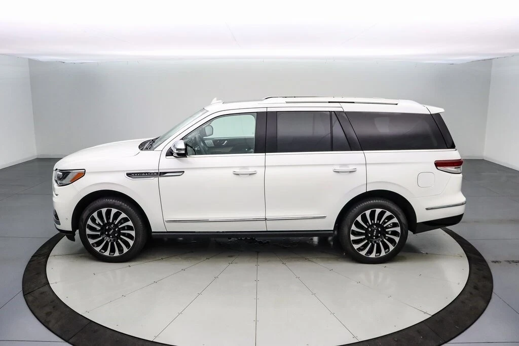 2024 Lincoln Navigator 4th Gen - Image 8 of 21