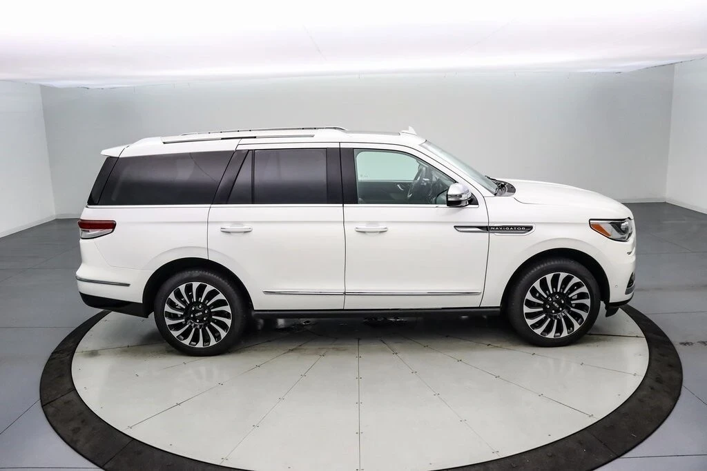 2024 Lincoln Navigator 4th Gen - Image 4 of 21