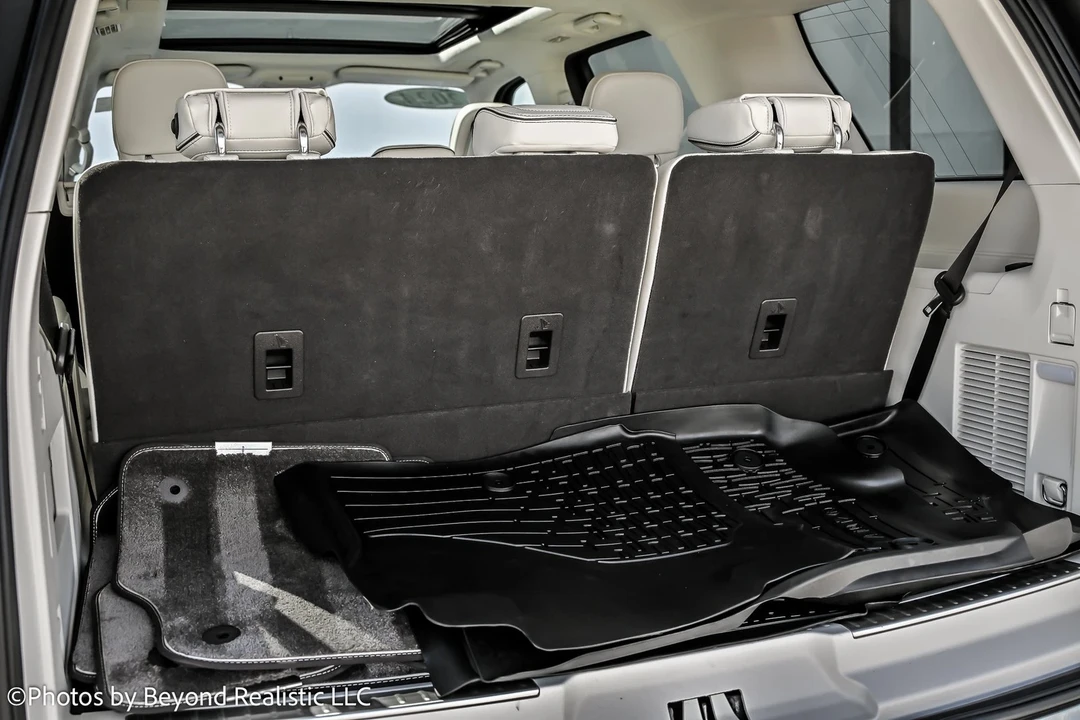 2024 Lincoln Navigator 4th Gen - Image 16 of 21