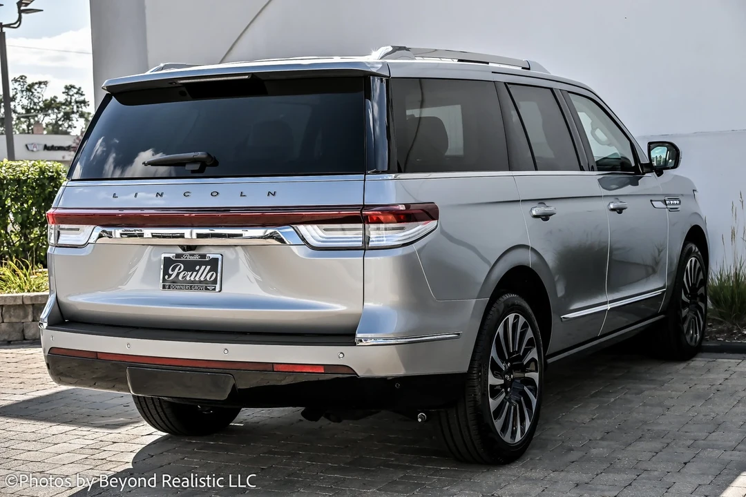 2024 Lincoln Navigator 4th Gen - Image 8 of 21