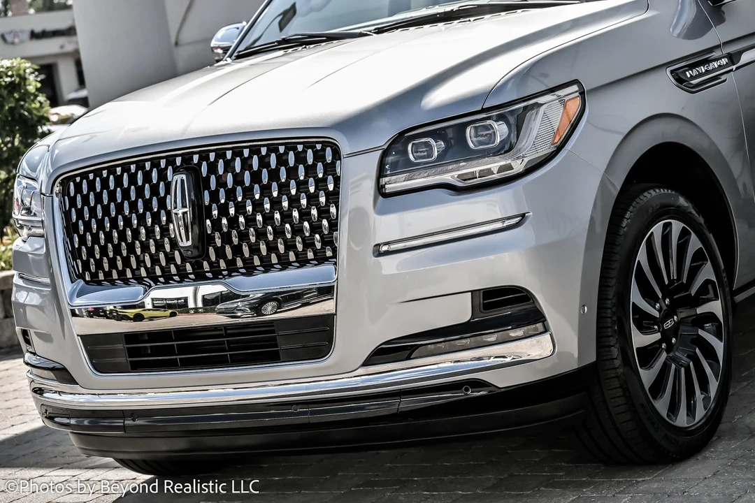 2024 Lincoln Navigator 4th Gen - Image 11 of 21