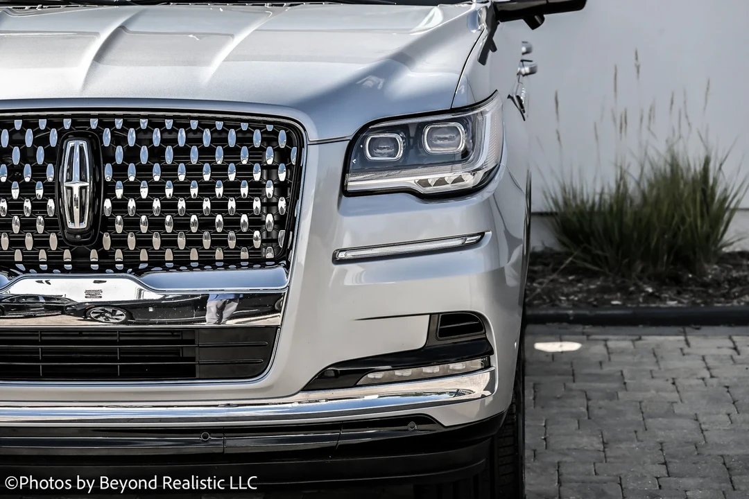 2024 Lincoln Navigator 4th Gen - Image 10 of 21