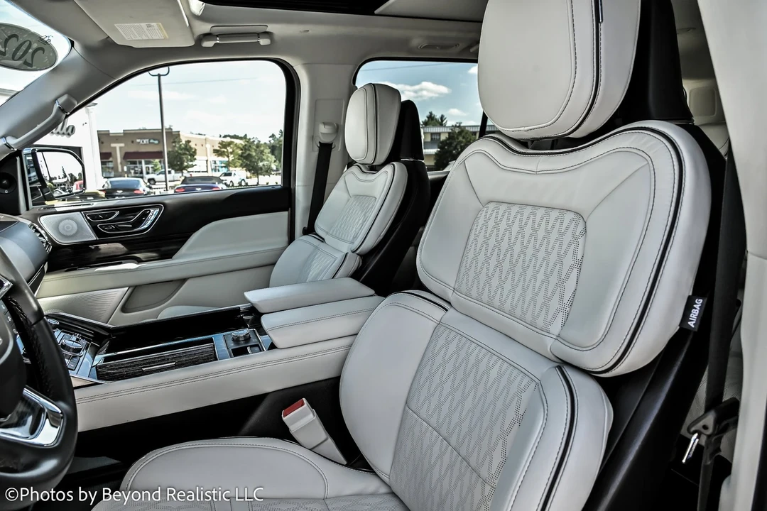 2024 Lincoln Navigator 4th Gen - Image 2 of 21