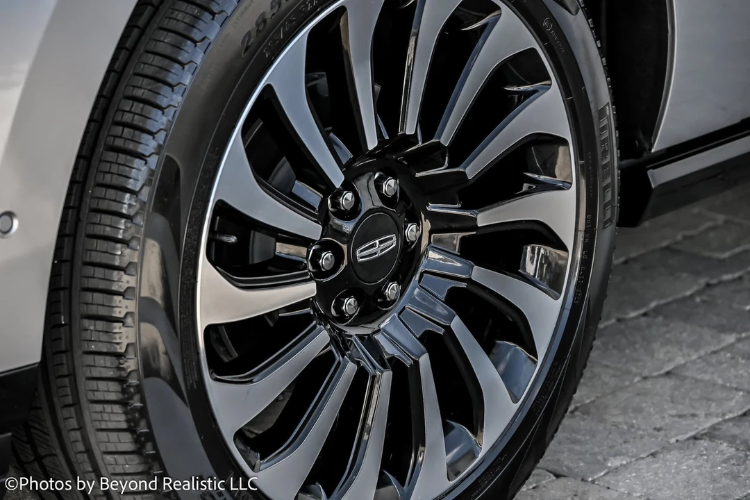 2024 Lincoln Navigator 4th Gen - Image 13 of 21