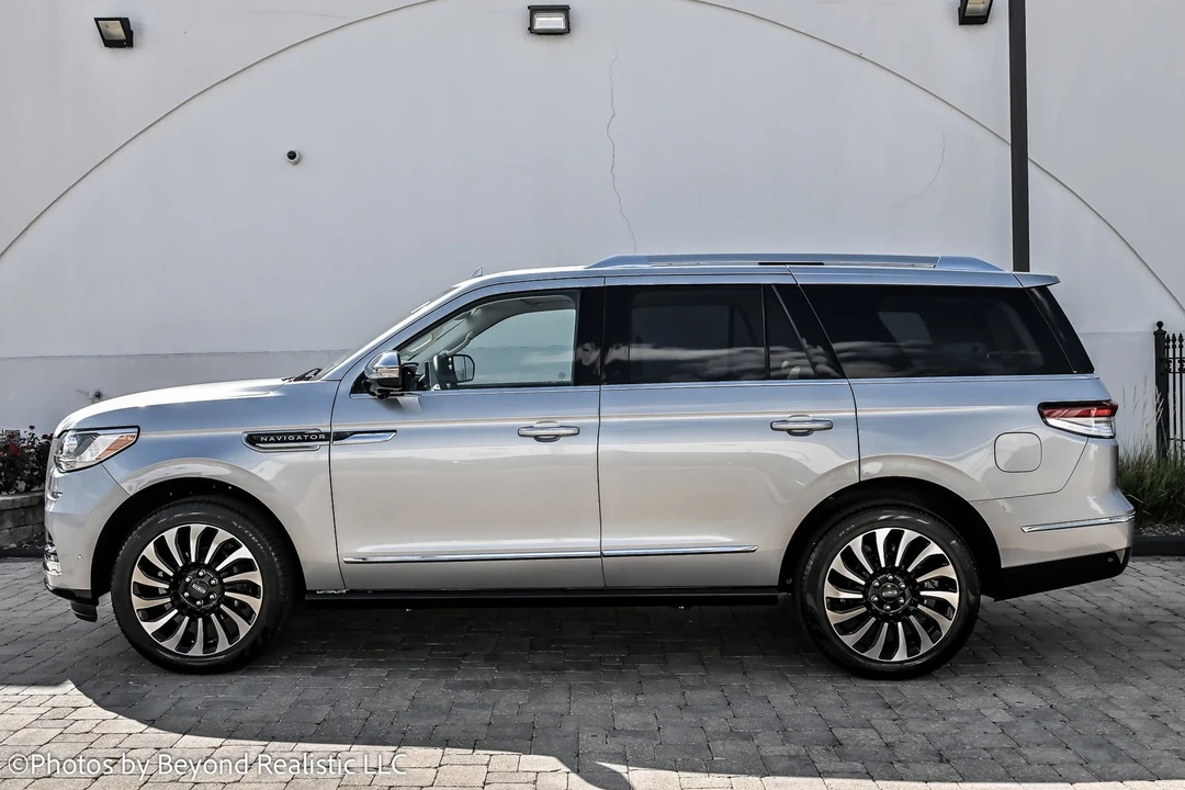 2024 Lincoln Navigator 4th Gen - Image 5 of 21