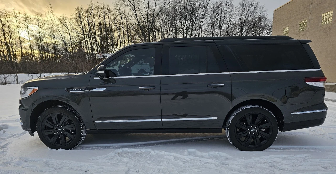 2024 Lincoln Navigator 4th Gen - Image 17 of 21