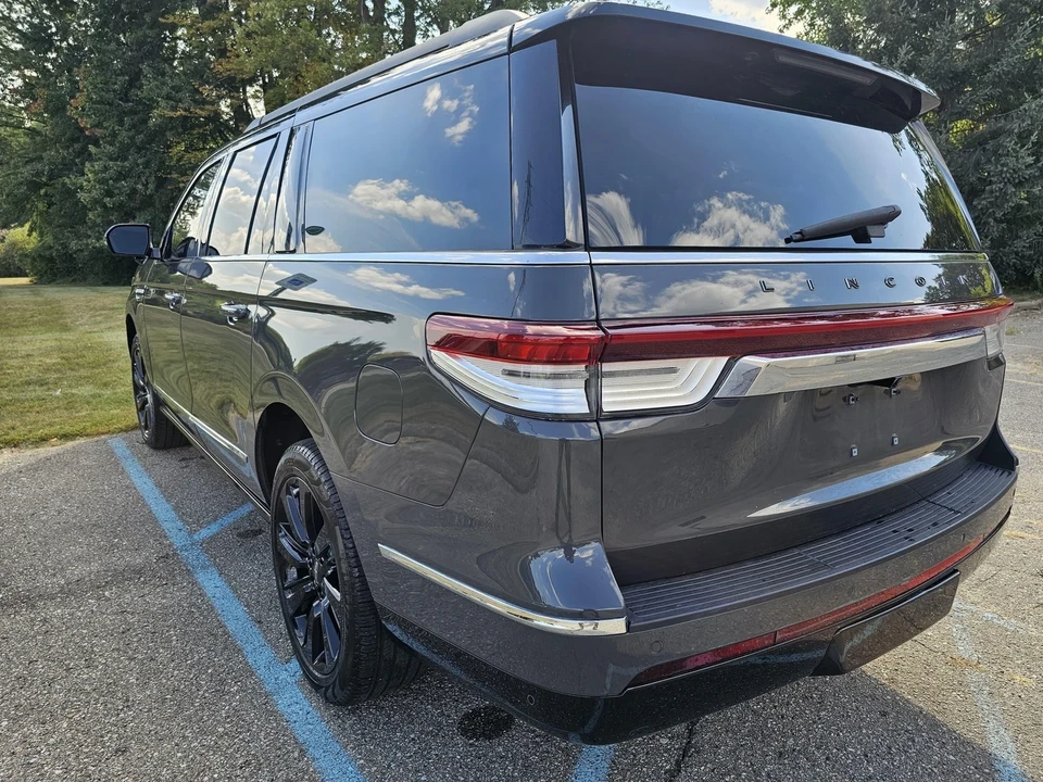 2024 Lincoln Navigator 4th Gen - Image 18 of 21