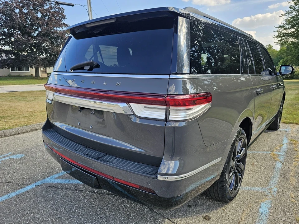 2024 Lincoln Navigator 4th Gen - Image 20 of 21