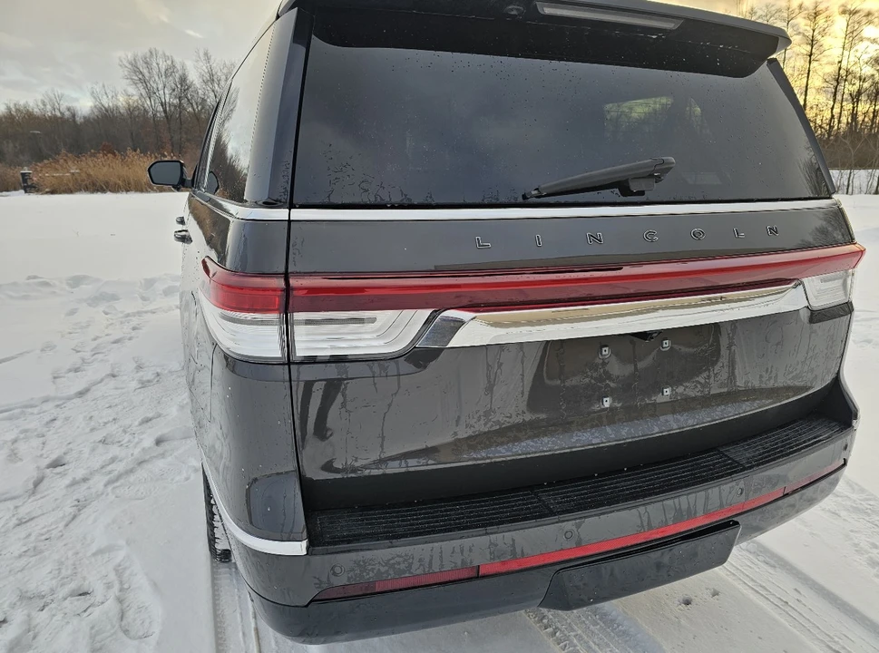 2024 Lincoln Navigator 4th Gen - Image 19 of 21