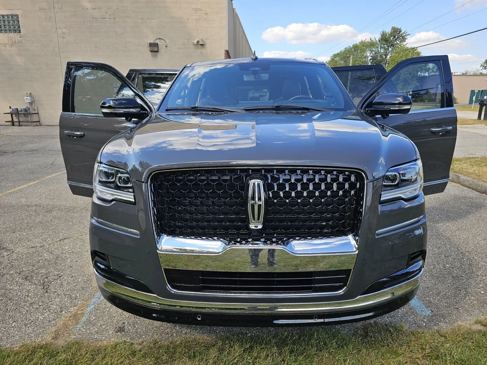2024 Lincoln Navigator 4th Gen - Image 15 of 21