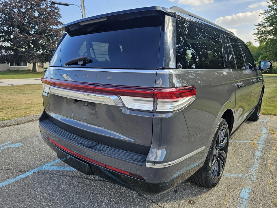 2024 Lincoln Navigator 4th Gen - Image 20 of 21