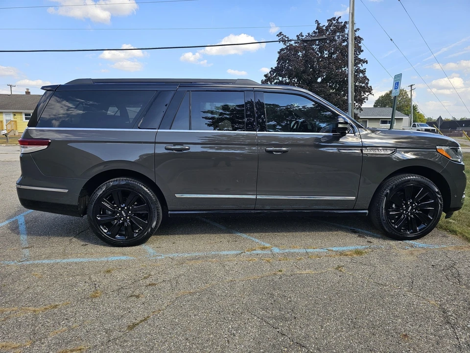2024 Lincoln Navigator 4th Gen - Image 13 of 21