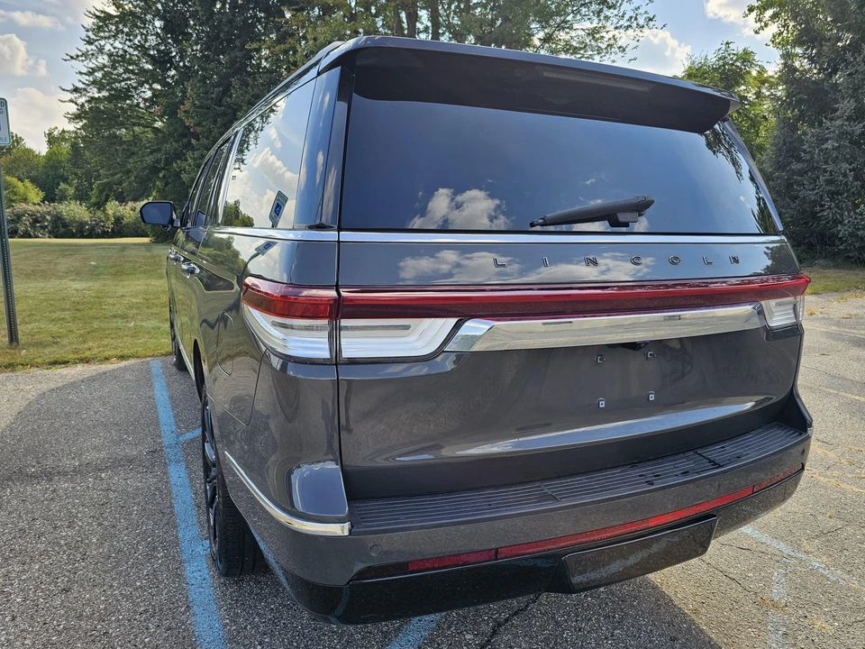 2024 Lincoln Navigator 4th Gen - Image 19 of 21