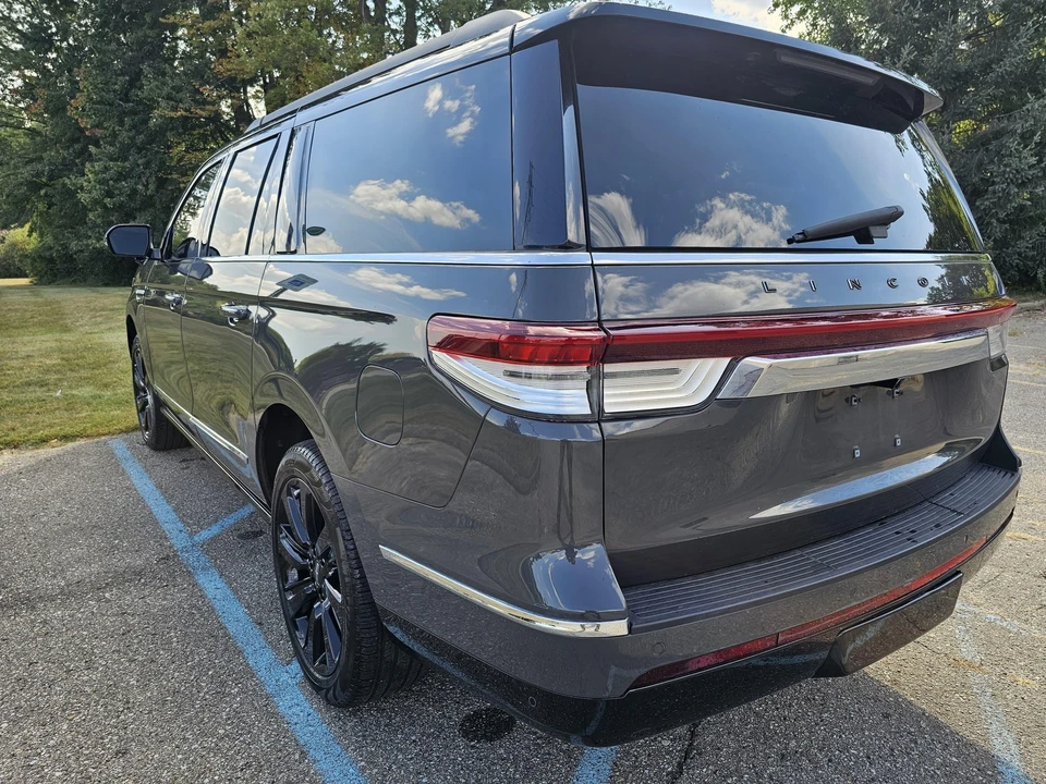 2024 Lincoln Navigator 4th Gen - Image 18 of 21