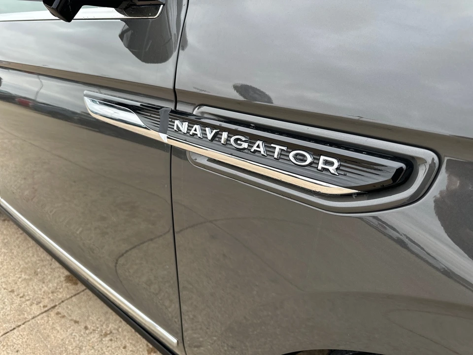 2024 Lincoln Navigator 4th Gen - Image 3 of 12