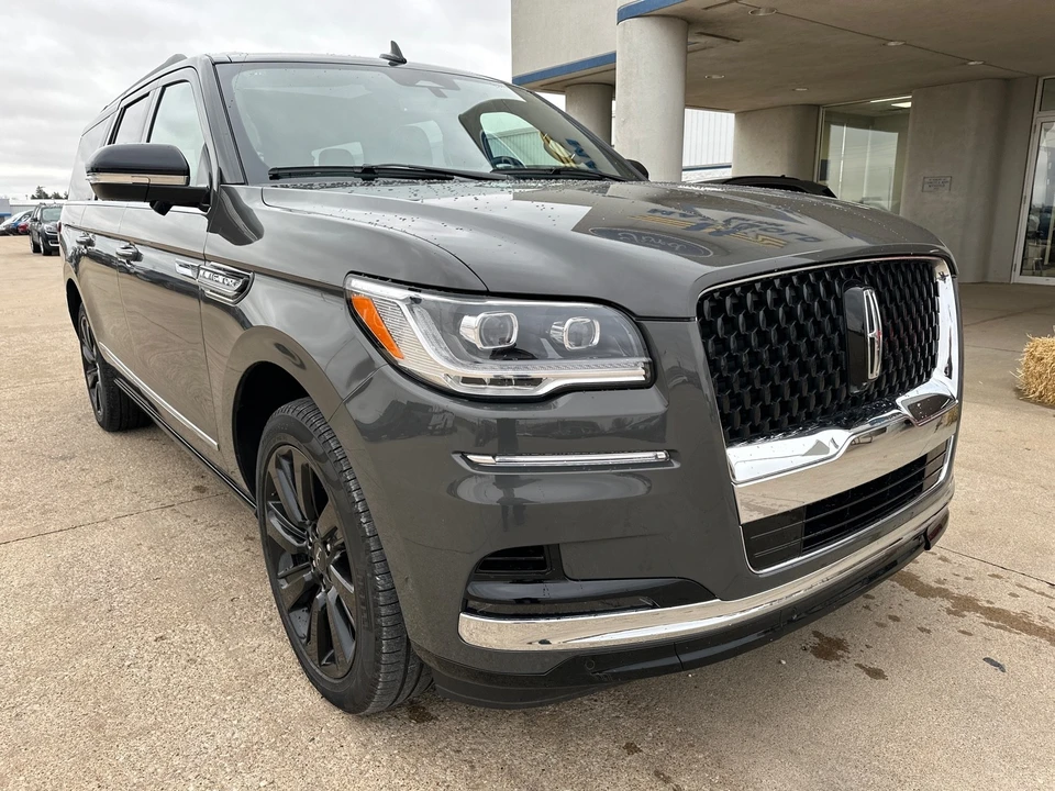 2024 Lincoln Navigator 4th Gen - Image 5 of 12