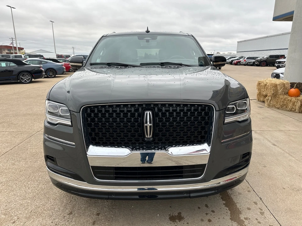 2024 Lincoln Navigator 4th Gen - Image 6 of 12