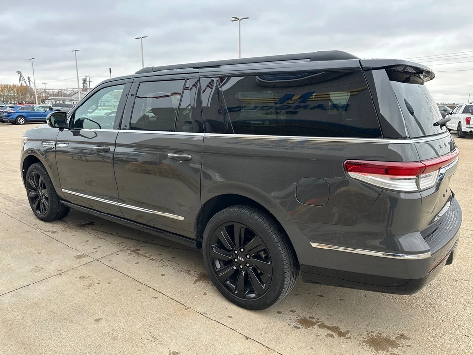 2024 Lincoln Navigator 4th Gen - Image 9 of 12