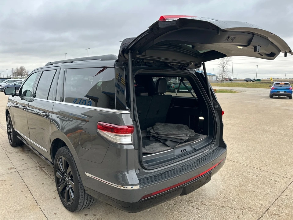2024 Lincoln Navigator 4th Gen - Image 12 of 12