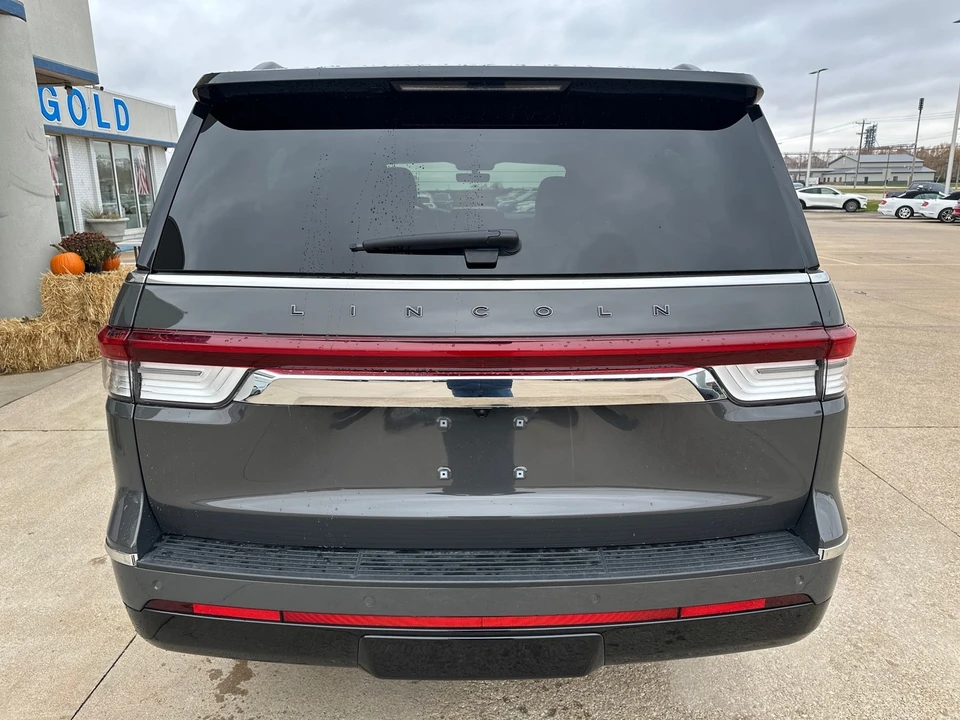2024 Lincoln Navigator 4th Gen - Image 11 of 12