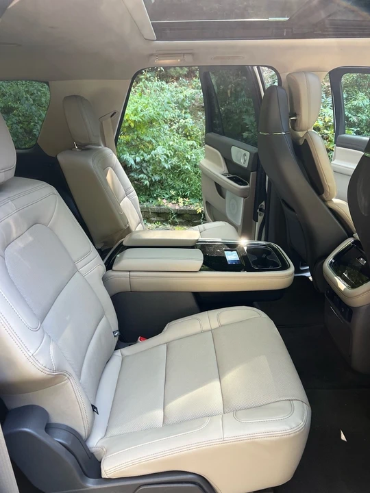2024 Lincoln Navigator 4th Gen - Image 4 of 9