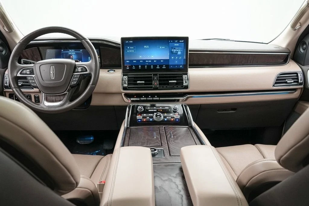 2024 Lincoln Navigator 4th Gen - Image 17 of 21
