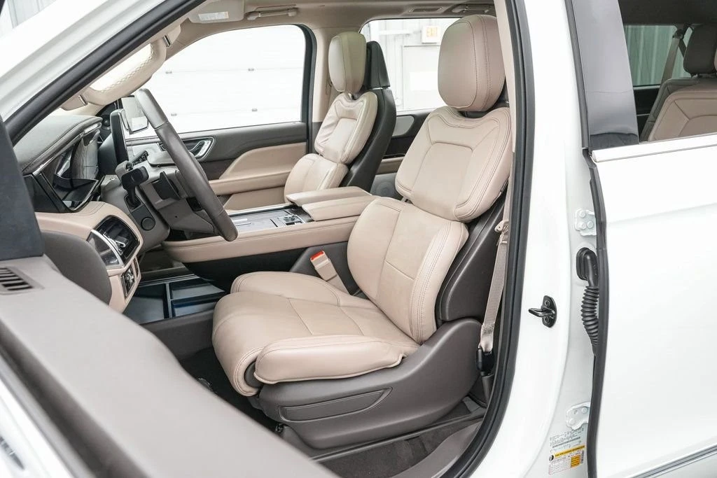 2024 Lincoln Navigator 4th Gen - Image 14 of 21