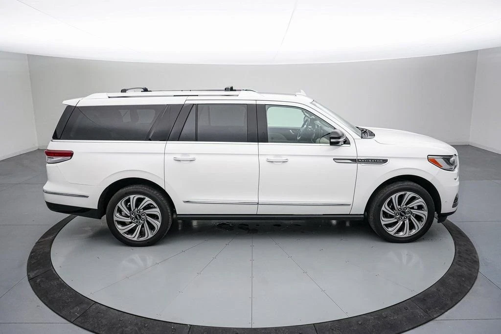 2024 Lincoln Navigator 4th Gen - Image 4 of 21