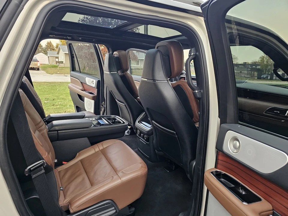 2024 Lincoln Navigator 4th Gen - Image 9 of 21