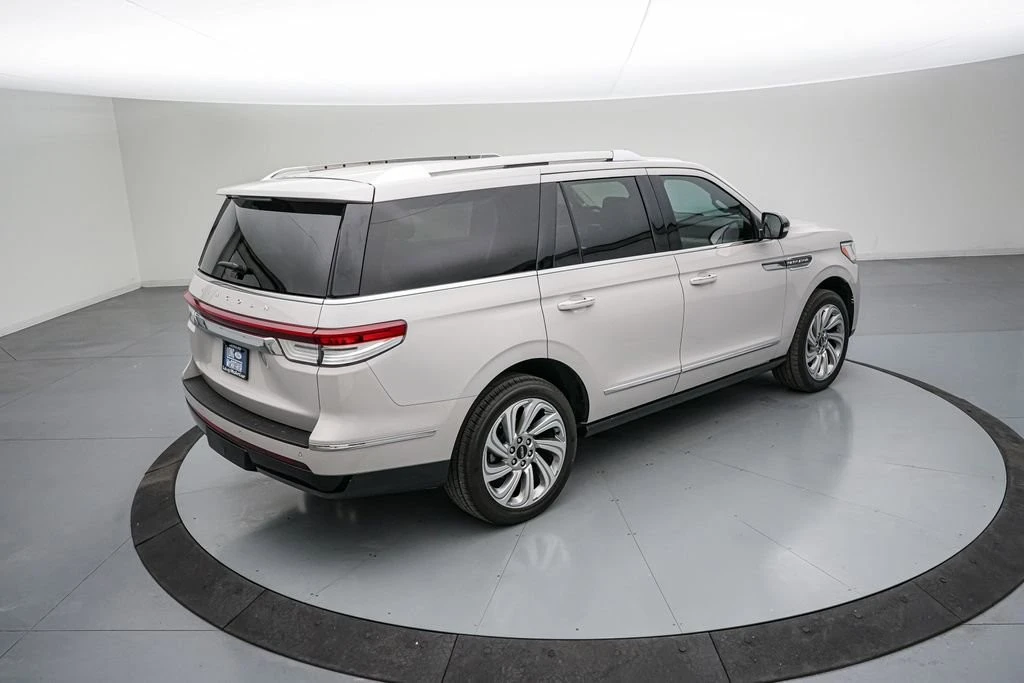 2024 Lincoln Navigator 4th Gen - Image 5 of 21