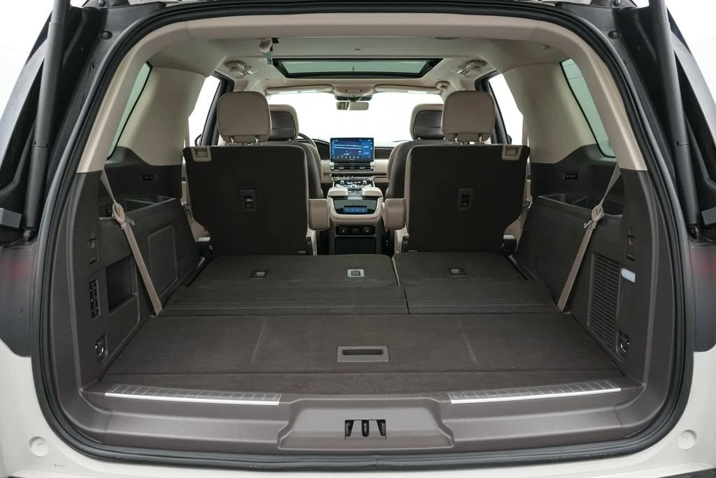2024 Lincoln Navigator 4th Gen - Image 26 of 31
