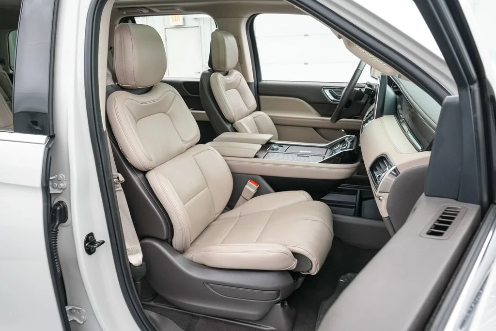 2024 Lincoln Navigator 4th Gen - Image 28 of 31