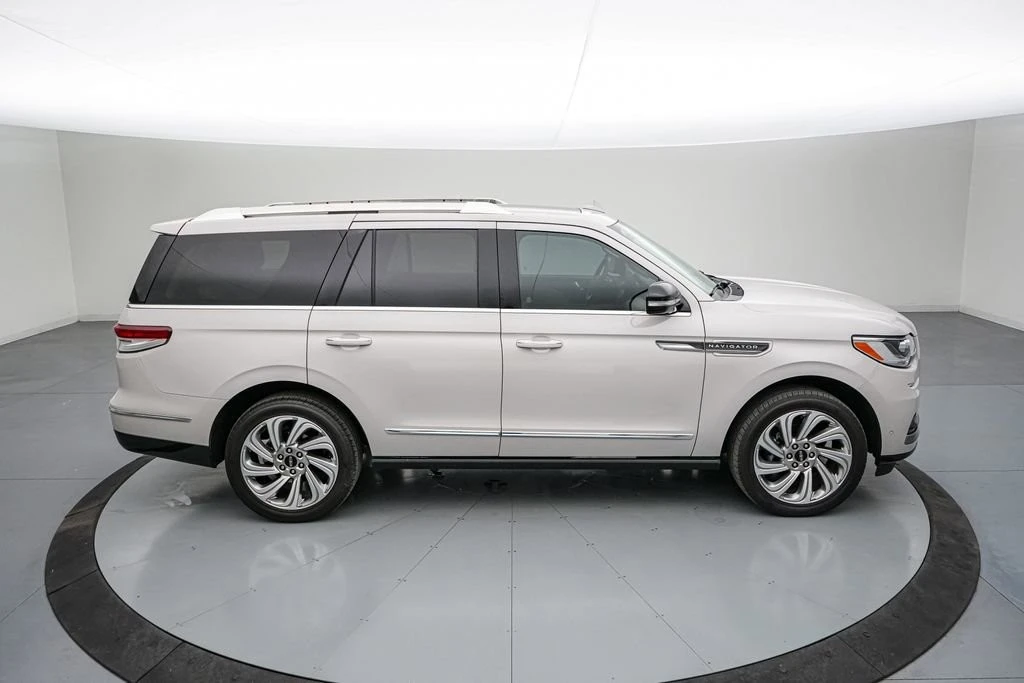 2024 Lincoln Navigator 4th Gen - Image 4 of 21