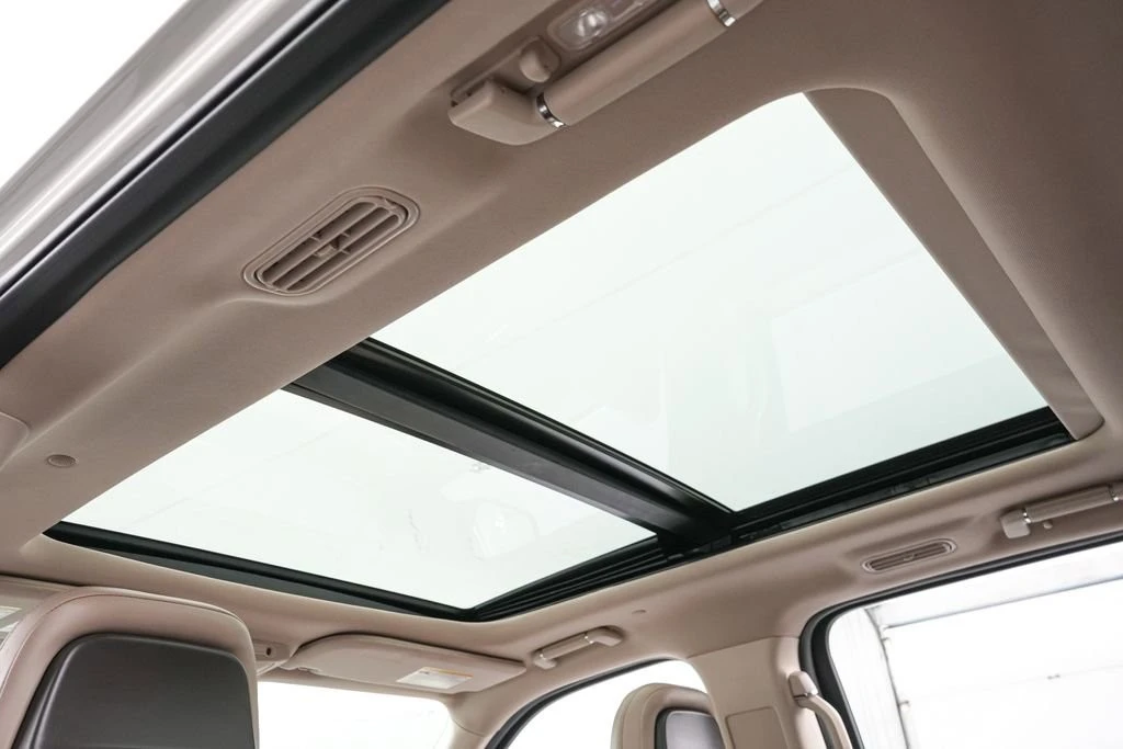 2024 Lincoln Navigator 4th Gen - Image 23 of 31