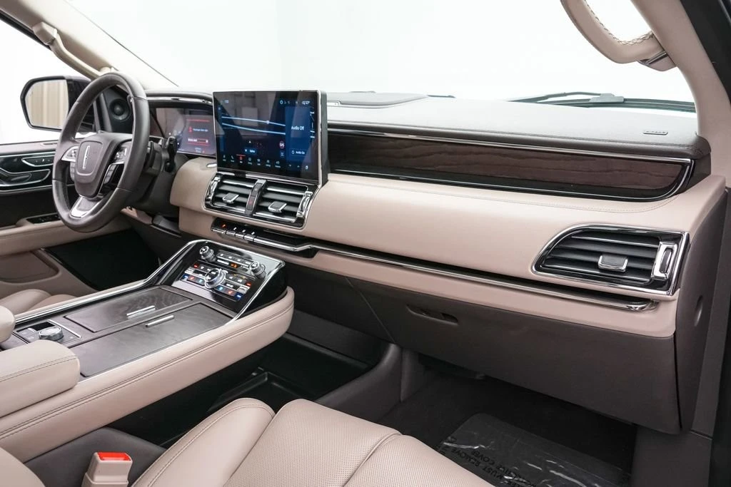 2024 Lincoln Navigator 4th Gen - Image 29 of 31