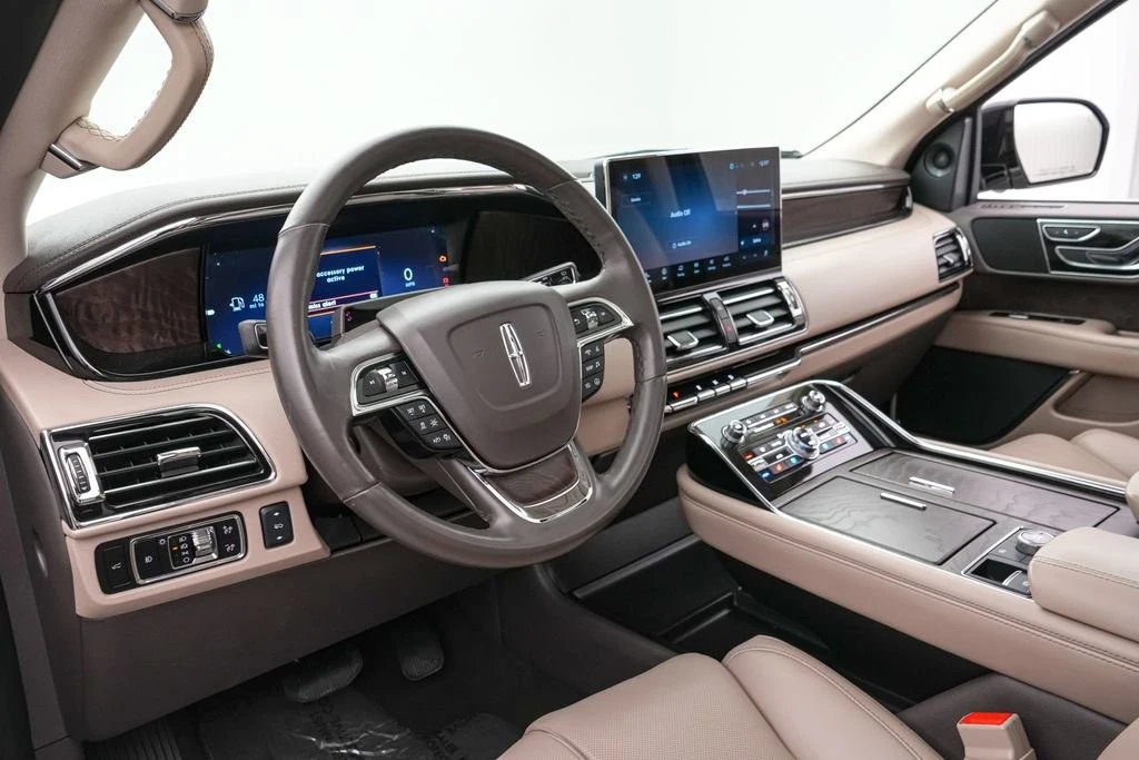 2024 Lincoln Navigator 4th Gen - Image 14 of 21