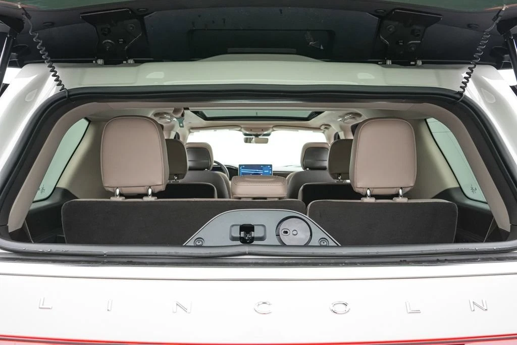 2024 Lincoln Navigator 4th Gen - Image 24 of 31