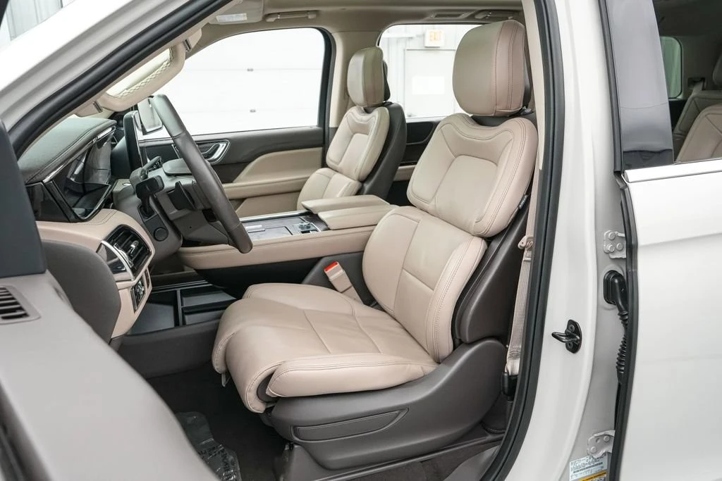 2024 Lincoln Navigator 4th Gen - Image 13 of 21