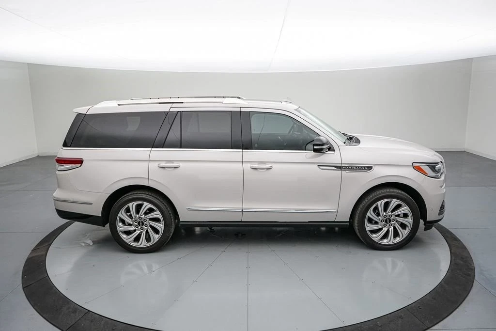 2024 Lincoln Navigator 4th Gen - Image 4 of 21